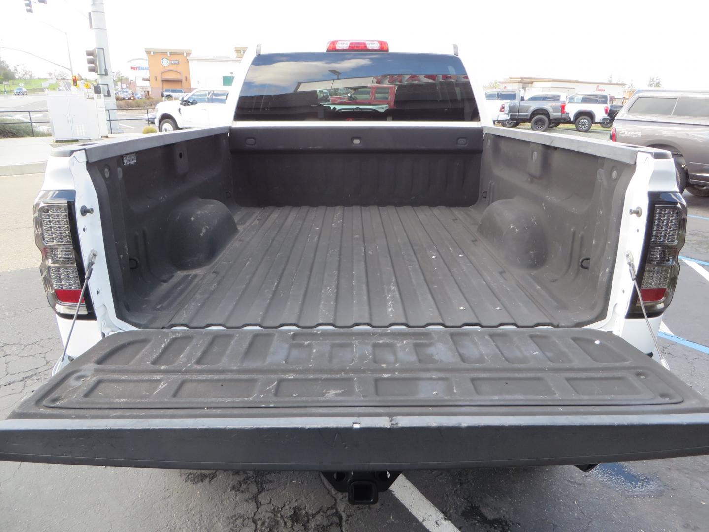 2016 White /Gray Chevrolet Silverado 2500HD LT Crew Cab 4WD (1GC1KVE81GF) with an 6.6L V8 OHV 32V TURBO DIESEL engine, 6A transmission, located at 2630 Grass Valley Highway, Auburn, CA, 95603, (530) 508-5100, 38.937893, -121.095482 - Features- Pro Comp suspension, Method Race wheels, Yokohama tires, Amp steps, Fox remote reservoir shocks, Air Bags, Smoked tail lights, LED back up lights, Weathertech floor liners, and window tint. - Photo#13